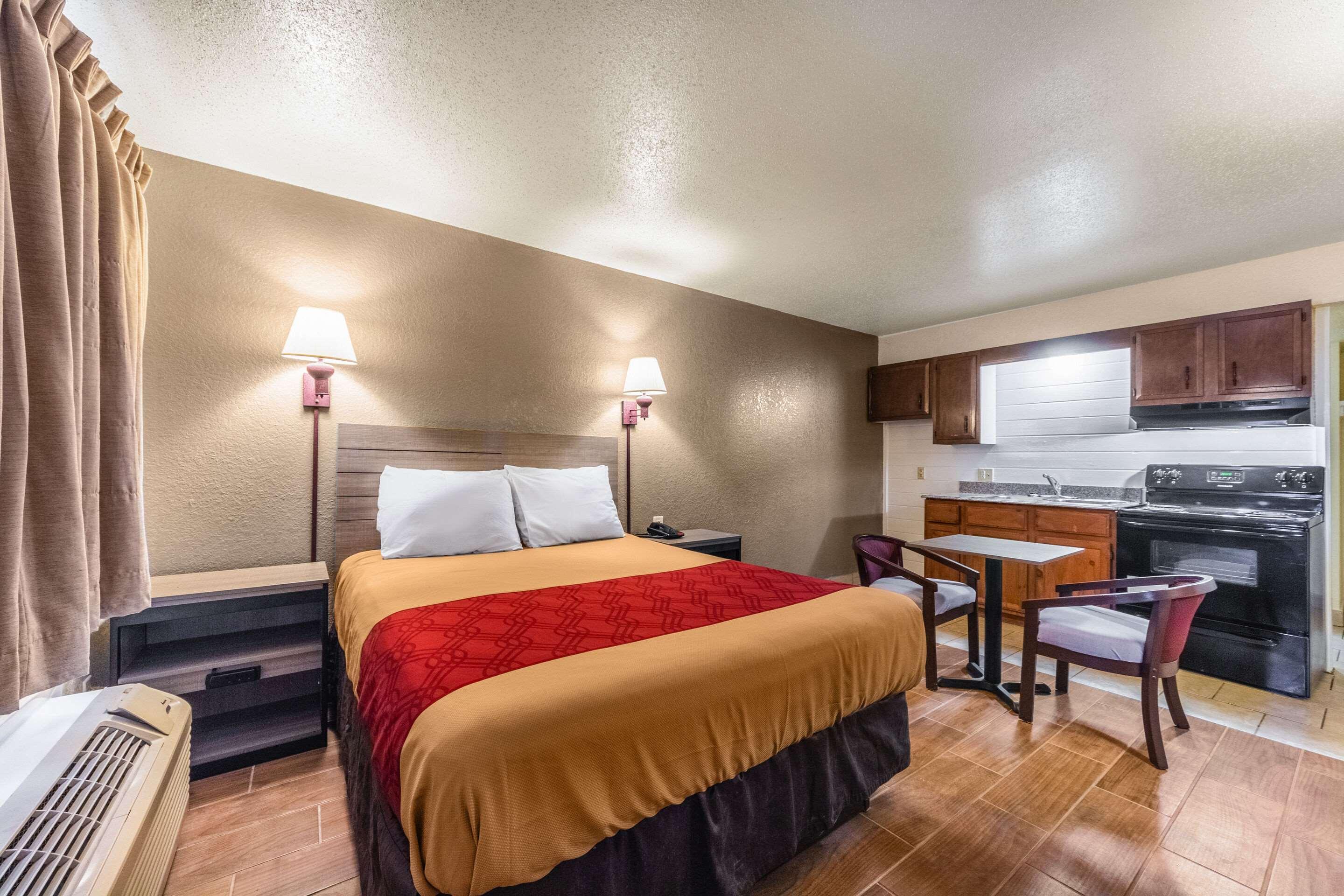 Econo Lodge San Marcos University Area Exterior photo